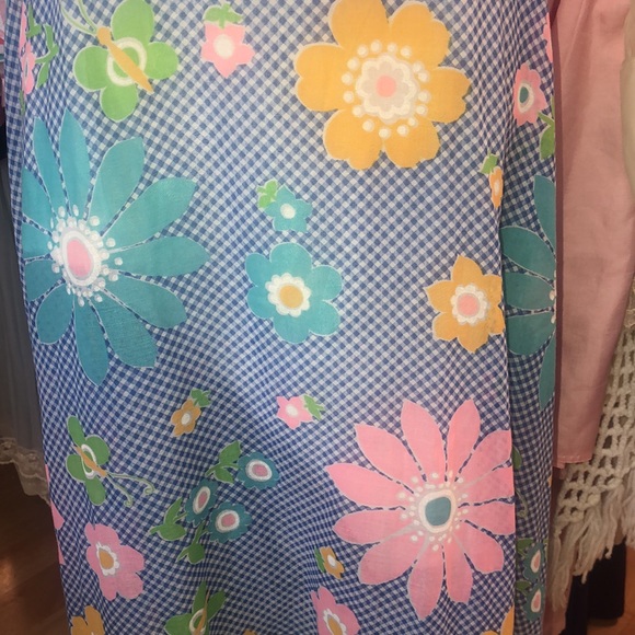 Vintage Rag Dolls-70’s- bright floral print , sleeveless dress- smocked bodice - Picture 8 of 9